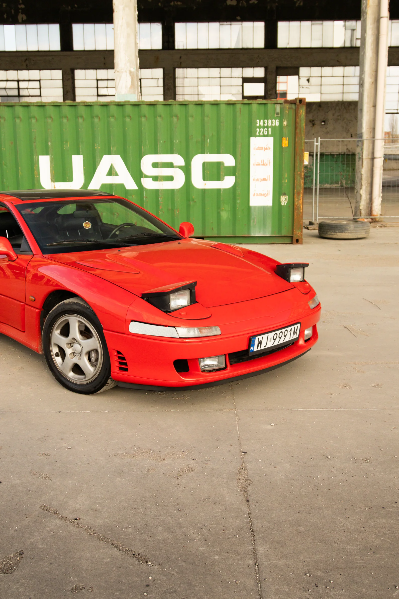 Przód czerwonego Mitsubishi 3000GT