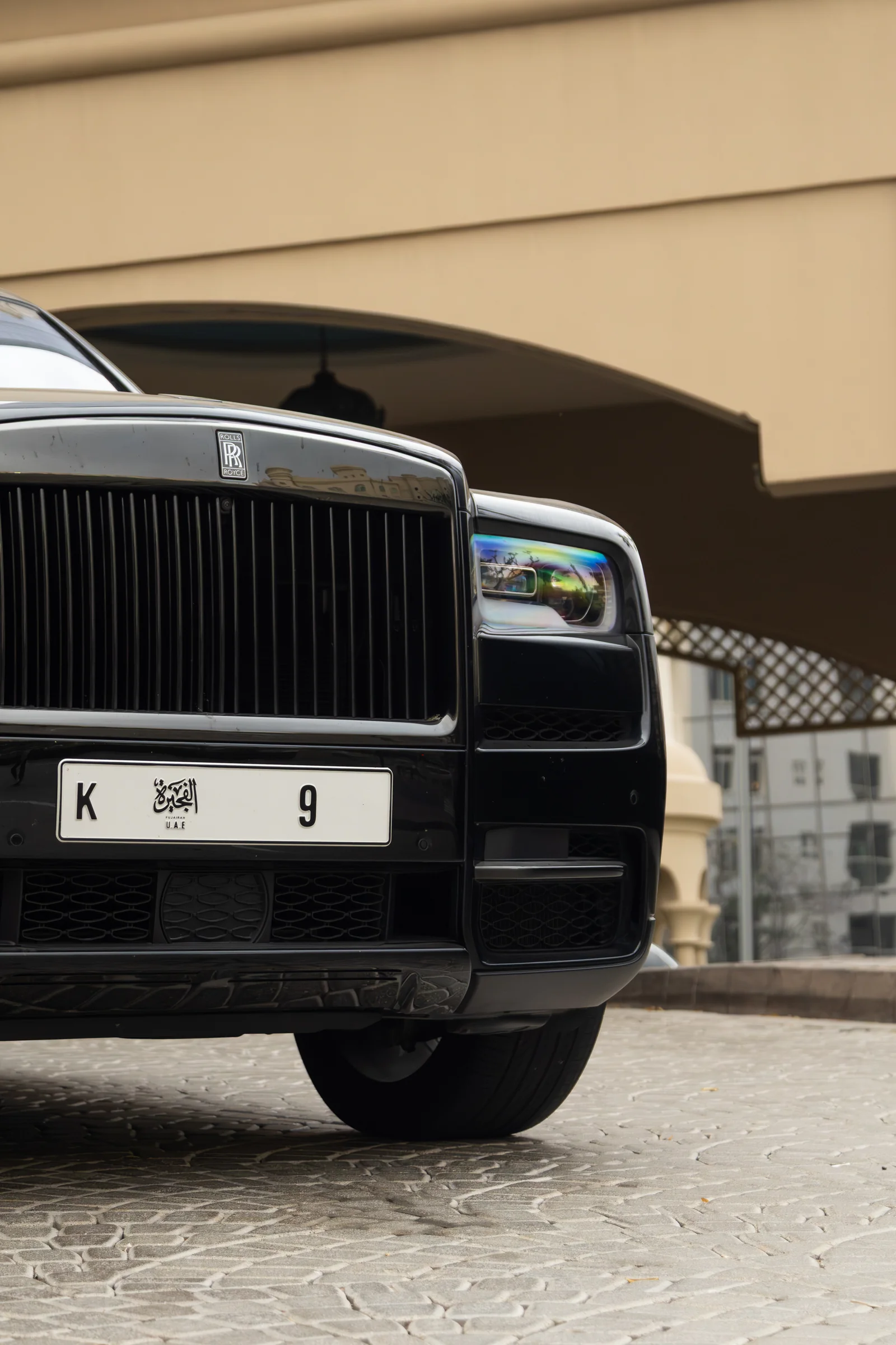 Detal grilla i reflektora Rolls-Royce’a